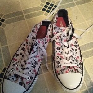 All star converse  cherry flowers size 9